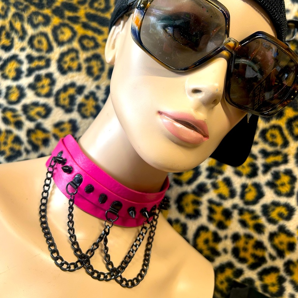 Pink studded choker 💓